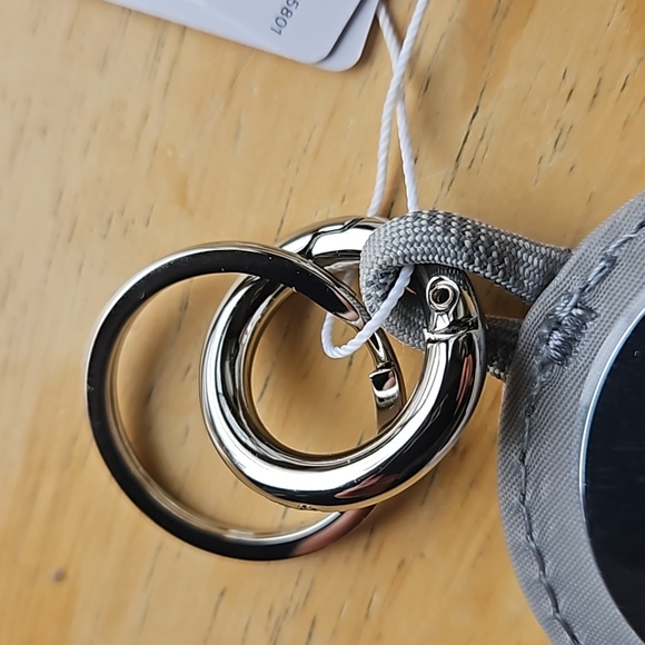 LULULEMON LOGO KEYCHAIN - Picture 6 of 10